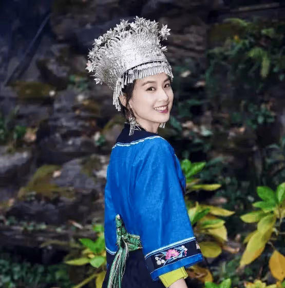 初戀臉出道即巔峰，25歲嫁入豪門，今民族造型曝光，網友：太美了