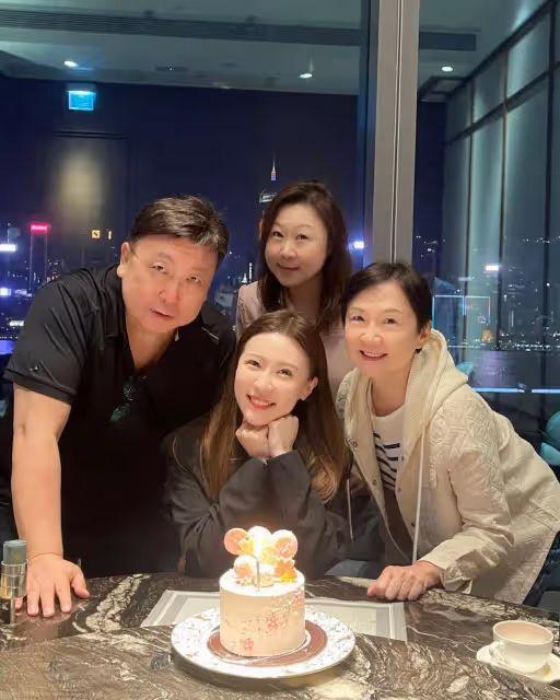王晶慶祝69歲生日!太太罕見現身,對老公緋聞表現大度隱忍