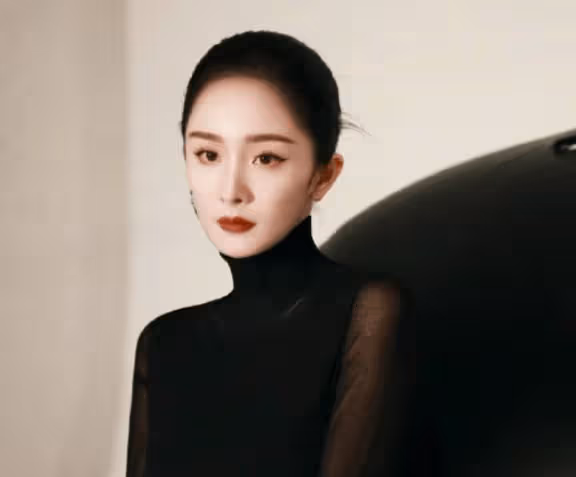 章子怡搶楊冪趙麗穎風頭，為奪取頭牌熱度，說服導演坎城紅毯獨美
