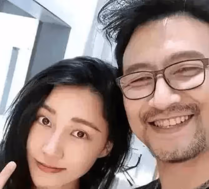 汪峰談新女友出新歌，章子怡接過孩子，定居海濱不受傷害