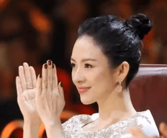 章子怡與倆孩子生活愜意，不在維護婚姻，讓前夫汪峰流淚了
