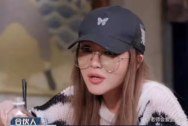 周揚青直言不諱，公開指責韓雪不應依靠年長來凌駕權威