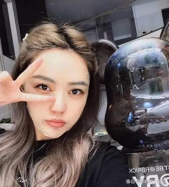 周揚青直言不諱，公開指責韓雪不應依靠年長來凌駕權威