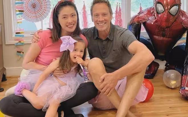 中國女排名將遠嫁美國，相差16歲跨國戀，住豪宅秀豪車生活滋潤