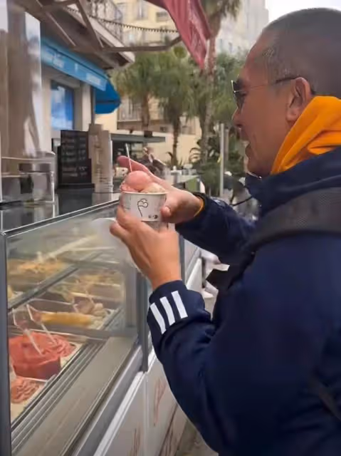 梁朝偉劉嘉玲國外度假,夫妻甜蜜如初,力破婚變傳聞