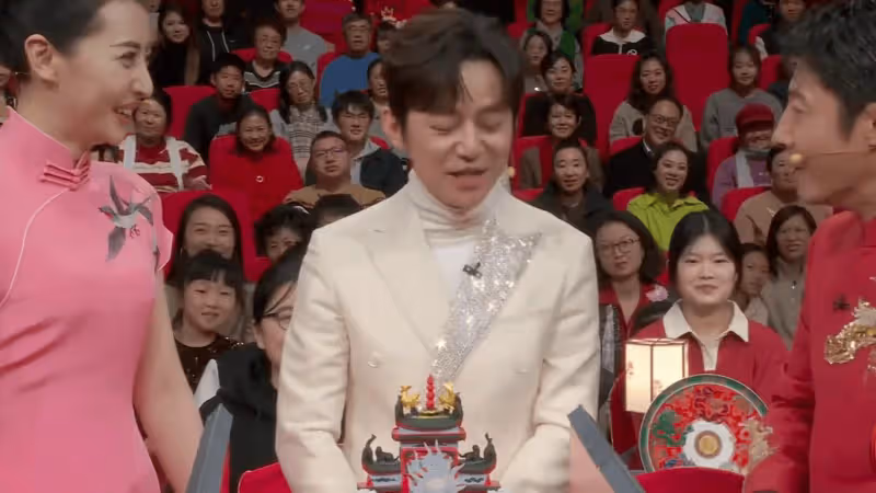 何炅50歲了!依然活力滿滿,甚至直言自己還沒有覺得演不動