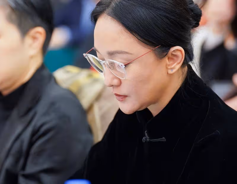 43歲宋佳跟49歲周迅同框,我才徹底明白,什麼叫氣質和骨相