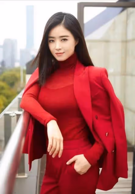 蔣欣:微胖界天花板!41歲前凸後翹,身材是她最犀利的武器