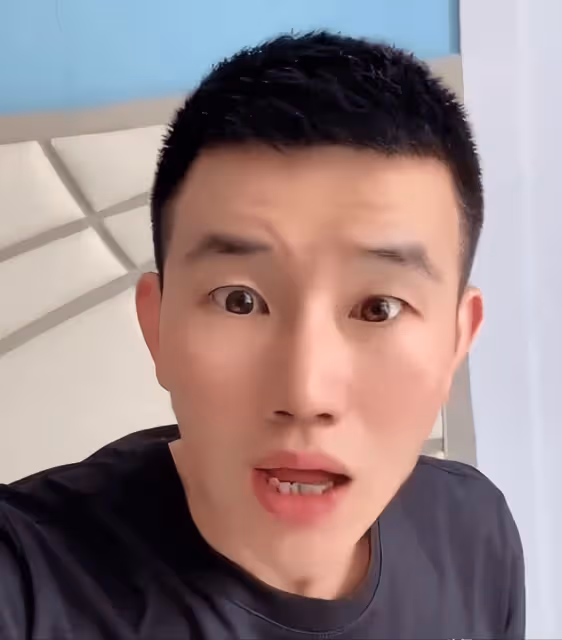 嘎子哥花1億翻拍《戰狼2》,模仿吳京不成,卻成全網笑料