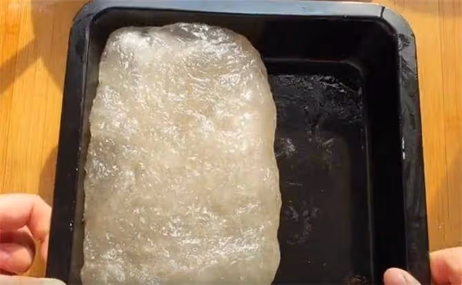 一碗澱粉,2碗水,倒進鍋里攪一攪,教你在家做東北特色小吃炒粉