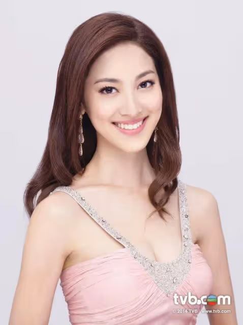 陳凱琳寫真性感火辣！疑似真空？她視帝老公很不滿