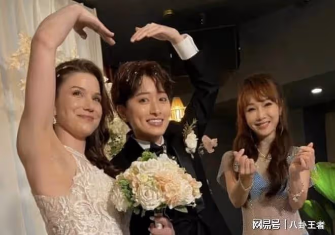 比大S還誇張！知名女星穿透視裝參加女兒婚禮，一連換三套搶風頭