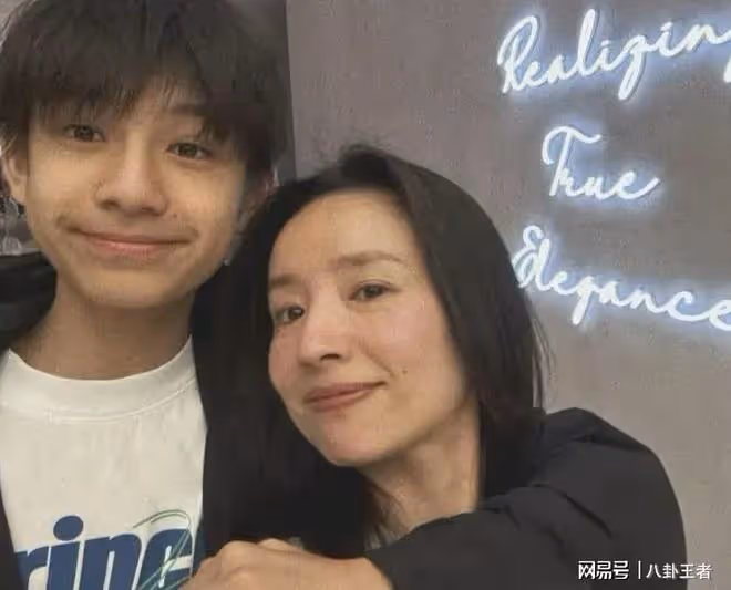 董潔枉為人母！曬兒子合照，把兒子當老公，在他身上找戀愛的感覺