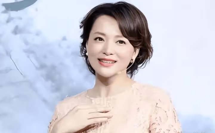 比董卿美十倍，46歲「最美主播」提唯一要求，讓全國男人羞愧難當