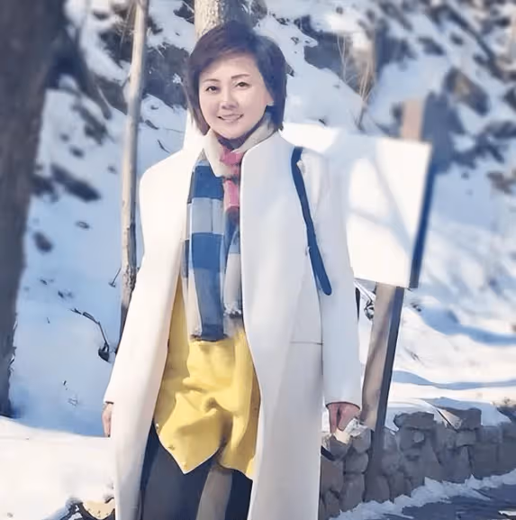 比董卿美十倍，46歲「最美主播」提唯一要求，讓全國男人羞愧難當