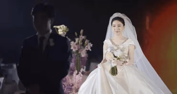 王小利23歲小兒子結婚，婚禮現場照曝光，長子王亮未出席引爭議