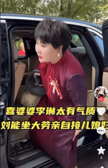 王小利23歲小兒子結婚，婚禮現場照曝光，長子王亮未出席引爭議