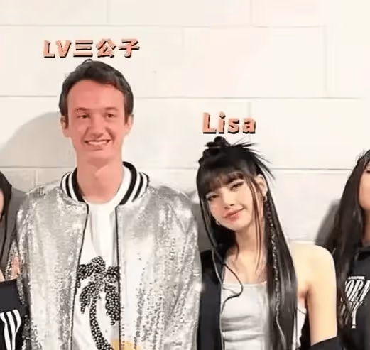 Lisa與三公子現身巴黎美術館，吃冰淇淋逛花園腳步悠閒，有望嫁豪門
