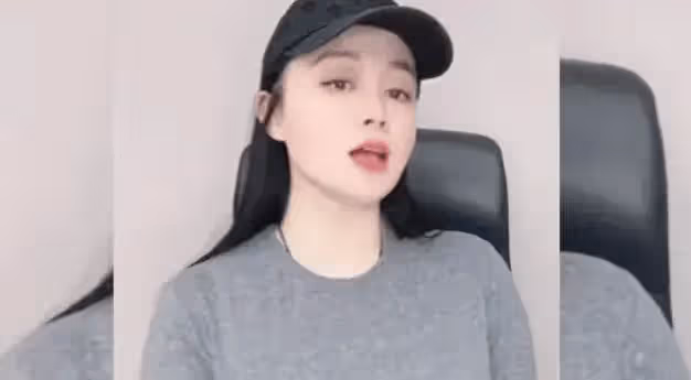 關婷娜豪宅炫富！21歲和趙本山拍親密戲成御用老伴，還被郭德綱暗諷胸太大！