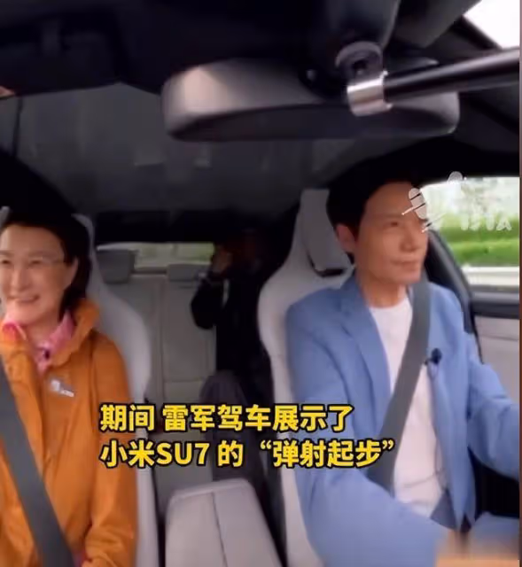 央視女主持惹爭議！坐雷軍副駕第一句就是：Are you ok？我有點噁心