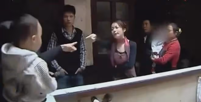 得知兒子非親生男子瞬間崩潰,妻子:結婚時我已經懷孕,是你糊塗