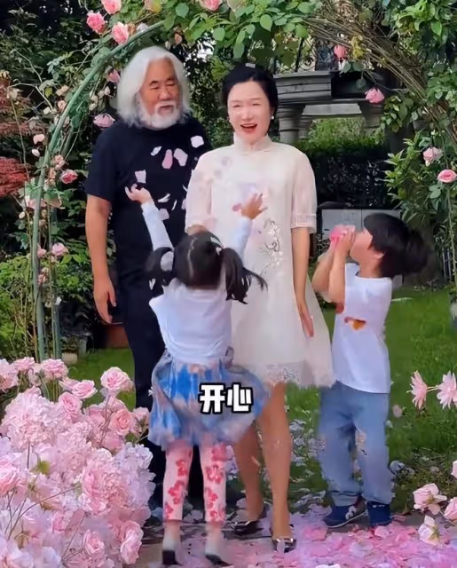 會玩浪漫：張紀中送幾千朵玫瑰花給杜星霖慶生，現場親吻害羞甜蜜