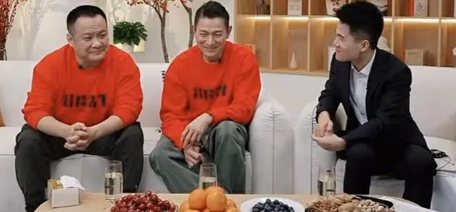 超鳳婚禮熱鬧喜慶，董宇輝與團隊缺席引熱議，淺析主要原因