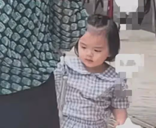 郭碧婷女兒正臉曝光，小奶皇超像爸爸向佐，圓臉可愛，十分討喜