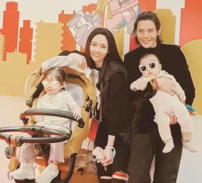 郭碧婷女兒正臉曝光，小奶皇超像爸爸向佐，圓臉可愛，十分討喜