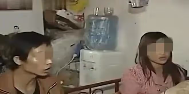 變態男子懷疑妻子出軌,用蠟燭折磨妻子,丈母娘 畜生不如