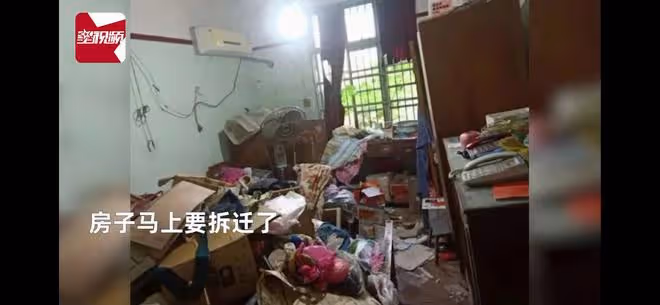 父親去世前為殘疾妻兒藏50萬現金,角落裡30個報紙包讓人心酸不已