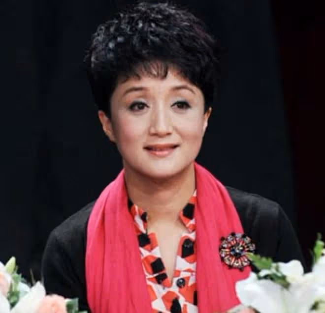 演員楊昆：沒有孩子別墅被拍賣，61歲憑藉著退休金生活