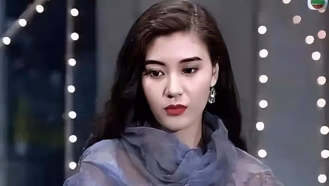 李嘉欣姐姐苦熬5年逼走原配，順利嫁10億富豪，比妹妹還有耐心