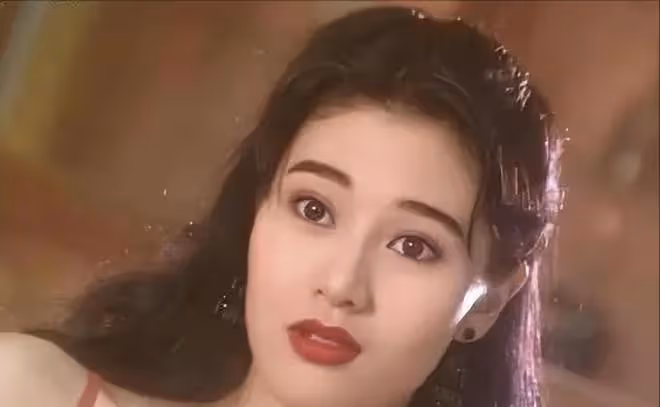 李嘉欣姐姐苦熬5年逼走原配，順利嫁10億富豪，比妹妹還有耐心