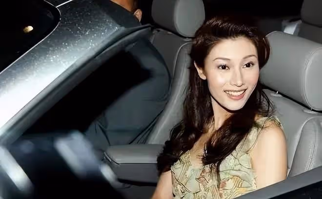 李嘉欣姐姐苦熬5年逼走原配，順利嫁10億富豪，比妹妹還有耐心