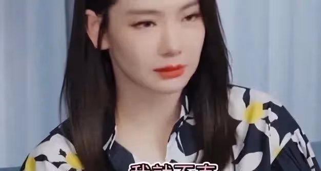 戚薇居然有過一個女朋友?對方叫林子君,據說是京城第一帥T,兩
