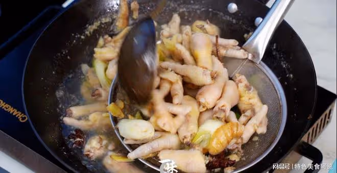 線上非常火爆的泡椒檸檬鳳爪,原來做法如此簡單,酸辣開胃又筋道