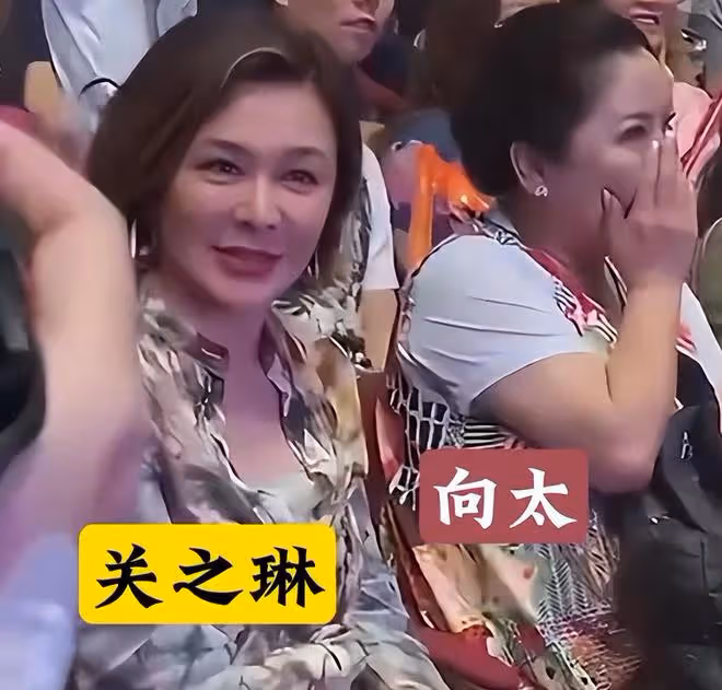 61歲關之琳露面狀態好，到探望閨蜜向太，一起品嘗奢華美食
