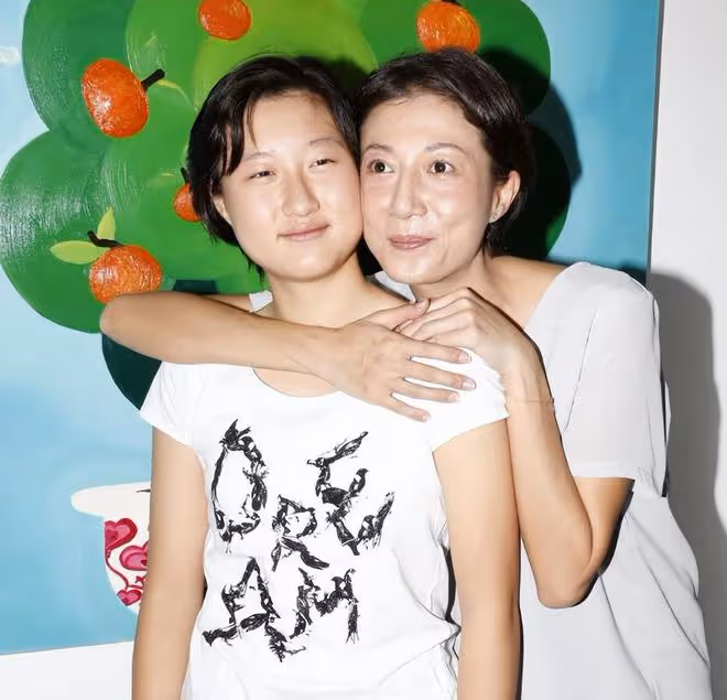 吳綺莉價值1500萬的豪宅雜草叢生，女兒離開後她無心打掃
