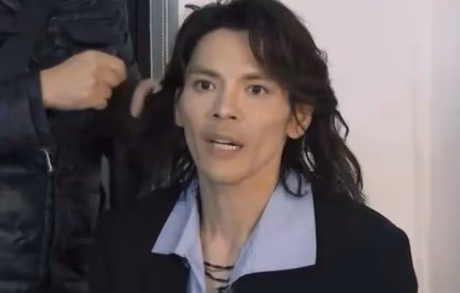 男星暴瘦後也一言難盡，皮包骨，筷子腿，蒼老10歲，面相都變了