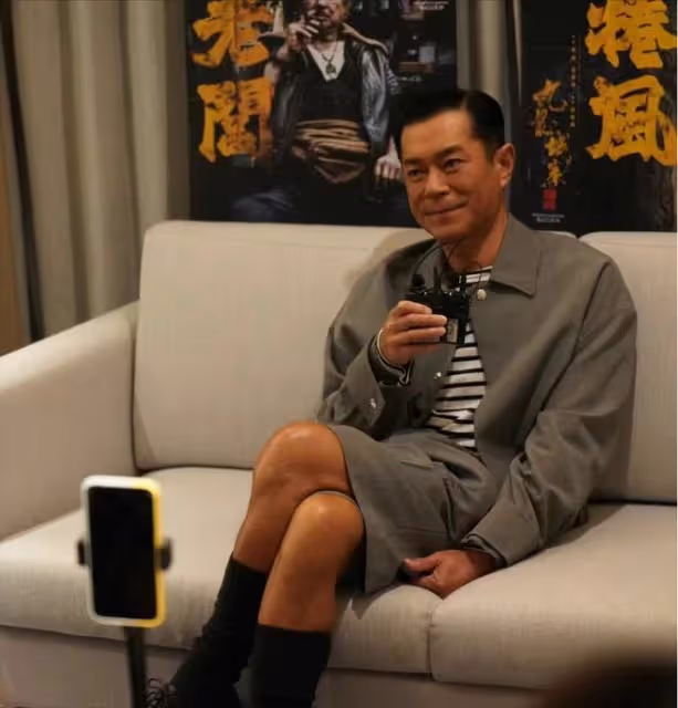 男星暴瘦後也一言難盡，皮包骨，筷子腿，蒼老10歲，面相都變了