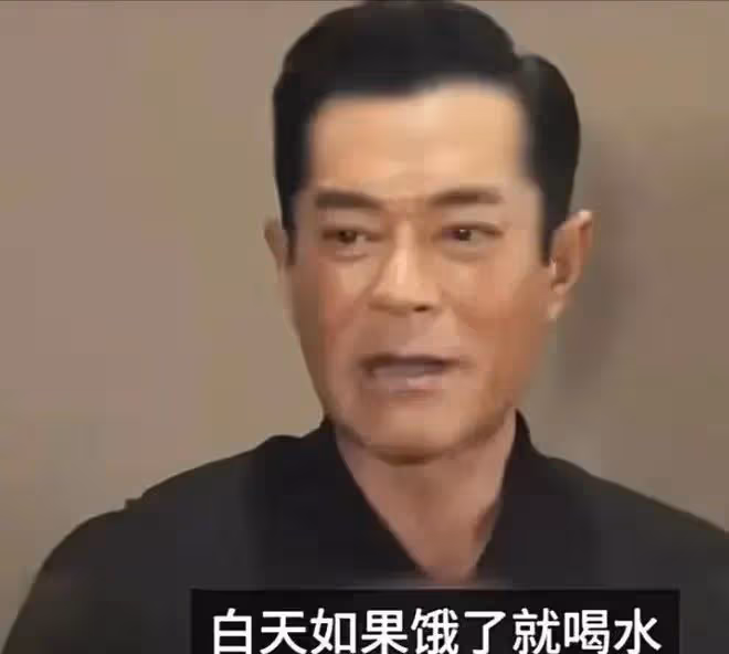 男星暴瘦後也一言難盡，皮包骨，筷子腿，蒼老10歲，面相都變了