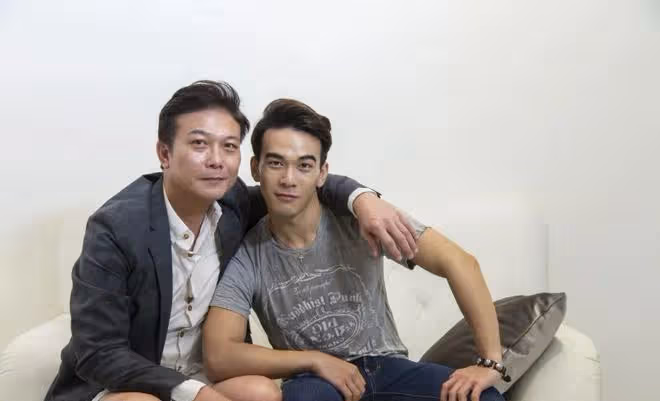 男星暴瘦後也一言難盡，皮包骨，筷子腿，蒼老10歲，面相都變了