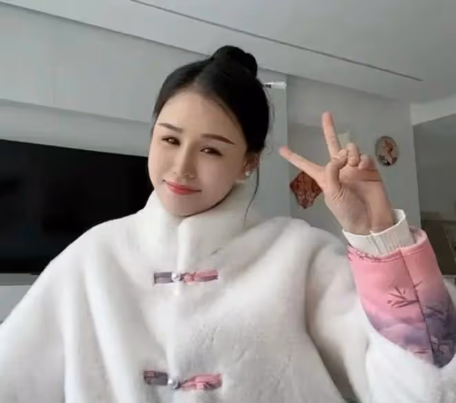 貴州網紅羅婷跳樓自殺去世，年僅24歲，長得很漂亮，鄰居透露細節