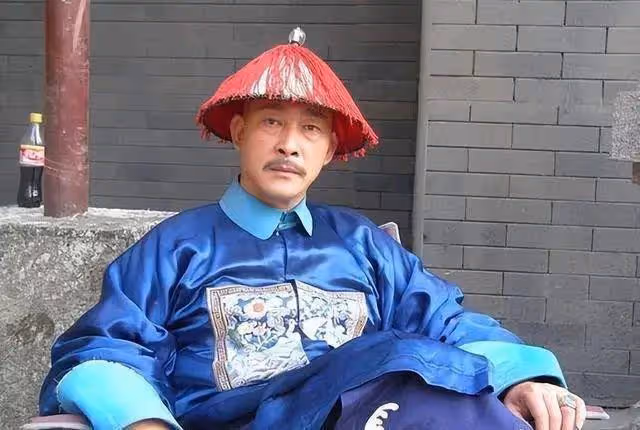 原來他早已去世,患癌一天吃十幾片止疼藥,用命拍完最後一個鏡頭