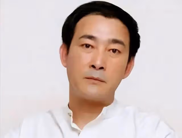 原來他早已去世,患癌一天吃十幾片止疼藥,用命拍完最後一個鏡頭