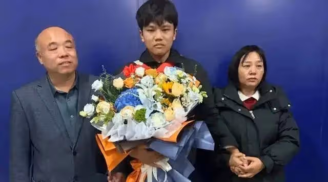 2023年爆火的8位網紅,個個火得莫名其妙,個個賺得盆滿缽滿