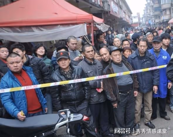 女子半夜被要求挪車,第二天小區發生命案,警察:目標原本是你