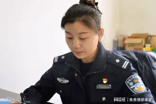 女子半夜被要求挪車,第二天小區發生命案,警察:目標原本是你