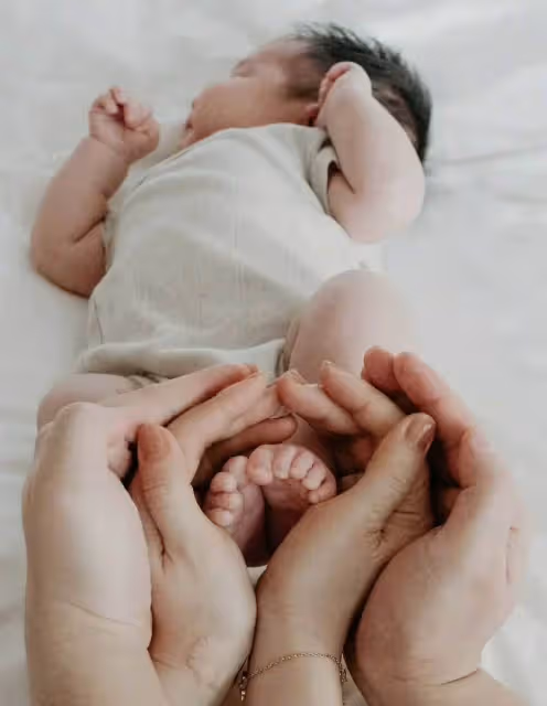 Selina一家三口合照曝光!小7歲老公真實身份太驚人,張承中徹底崩潰悔不當初!